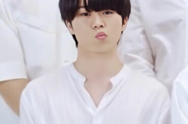 この衣装いいですね 大好物の白シャツにボタンの開け具合。。。 そしてこの可愛いお顔がちょこんと乗ってる感じ #木全翔也 #kimatasyoya #jo1...