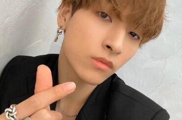 金城碧海です。
少し暖かくなってきましたね。
みなさん体調には気をつけてください。
•
#JO1 #ジェイオーワン #KINJOSUKAI #金城碧海 #JAM…