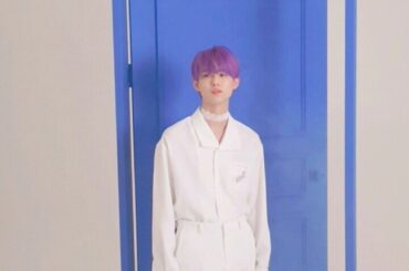 けっこう前のやつよな、
まじめにかっこいいよ、、
やっぱむらさきもかっこいい。てかもうなんでも似合うと思う!
後ろのドアがどこでもドアに見えるのは私だけだろうか…