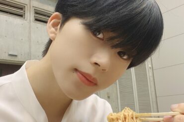 こんにちは！木全です！！
おでんが美味しい季節になりましたね！
僕は牛すじと餅巾着ばっかり食べてます。
The STARお楽しみに！
　　　　　　　　　　　木全