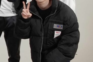 うぁぁぁあああ！！！！！茶髪だぁぁ！！
しかも、そのポーズ幼少期やんけはぁぁぁ。可愛い、、可愛いい！！！！
#木全翔也
#kimatasyoya #jo1…