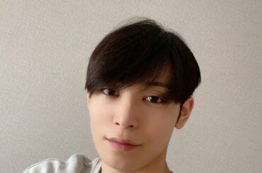 [#與那城奨]
おはよーー！！！
今日も朝からお疲れ様！
今日の予定はどんな感じかな？？
今日は何の日か知ってる？？
知ってる人ーーー？？  #JO1 #Yon