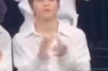 嬉しそうに目ギュッとして手叩いてるの可愛すぎませんか！？？？
最後のポーズも愛おしい……
#木全翔也
#kimatasyoya #jo1…