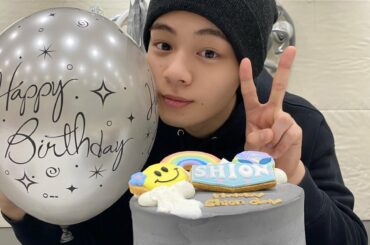 [#鶴房汐恩]
自分、誕生日おめでとう
いやほんまにみんなお祝いしてくれてありがとう
メンバーも優しいし、心あったまったわ!でも、俺の秘蔵写真とか動画が出てきて