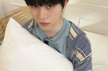 [#木全翔也]
最近けいごくんに教えてもらって新しいまくら買ったのですが、とても寝心地がよろしいでございます。ちなみにこの持っているのは違います(早口)  #J