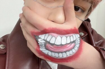 [#鶴房汐恩]
Stray Kidsさんの作曲の曲！
YOLO-kondeどうでしたか？？  めっちゃかっこよかったでしょ！！
この特殊メイクもすごい！
みんな