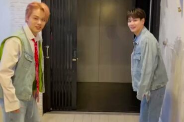 [#鶴房汐恩]
スカイゾンビに襲われる豆鶴であった…。
二人は今もエレベータの中、
さて明日18時に公開される
With Us MVは見ることができるのか.