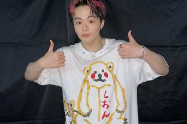[#鶴房汐恩]
はい、鶴房汐恩作の
クマとチワワTシャツ販売してますー。58000円でーす。（嘘）  #JO1 #TSURUBOSHION