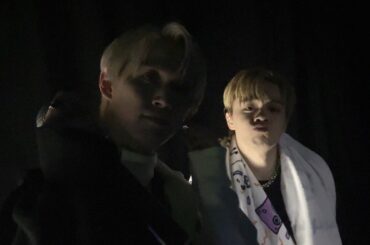 [#鶴房汐恩]
ルキくん誕生日おめでとう  さぁ、この写真が本当の
白王子と黒王子ゆーてなーーー
はああああああああああああああ。
（ライトの当たりがです）