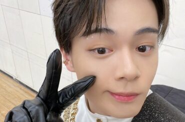 [#鶴房汐恩] 
31日と1日の狭間を経験しました。
お疲れ様でした。  あけましておめでとう御座います。  #JO1 #TSURUBOSHION