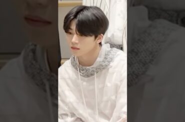 魅力的な表情をする木全翔也　[JO1]