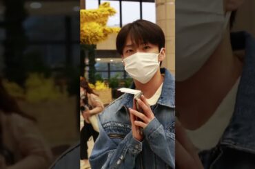 JO1、もう空港でのポーズは基本ですよね~ #shorts