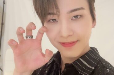 [#川尻蓮] 
JAMのみんな
みんなのおかげでTROPICAL NIGHTリリースできましたっ  てんきゅ  #TROPICAL_NIGHT #Tiger