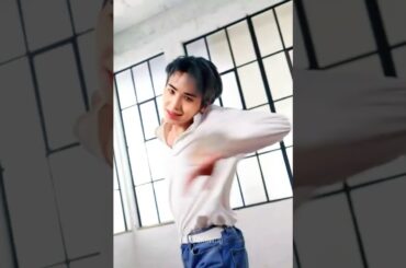 he dances and he loves it! and I love him! 😍❤️ #jo1 #ジェイオーワン #川尻蓮 #renkawashiri #kawashiriren #jpop