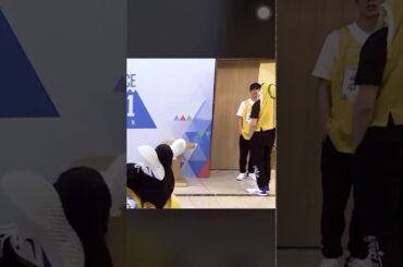 鶴房汐恩の奇行