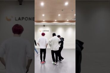 Back Door 鶴房汐恩 チッケム