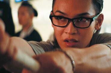 JO1與那城奨、木刀で一触即発を止める！？「勝手に動くな」　映画『OUT』本編映像