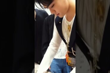 【#與那城奨 #豆原一成 】完全にお父さんと子供の図🥹多分、見つけた時豆だ！ってなったんだろうな〜。JO1ってほんと家族みたいで良い関係🥲 #jo1