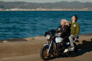 倉悠貴＆醍醐虎汰朗、“2ケツ”で海岸線を疾走！「気持ちぃ～！」　映画『OUT』本編映像