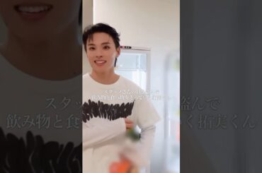 ［JO1］警備員さんに差し入れを持っていく川西拓実