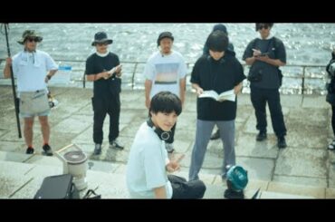 T2- JO1川西拓実、初主演映画でムードメーカーに 桜田ひより&柳俊太郎との『バジーノイズ』メイキング写真公開