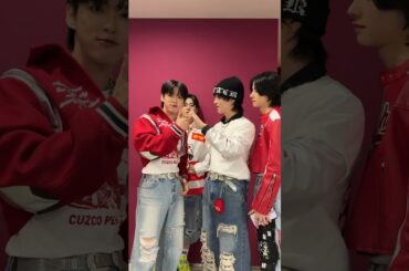 JO1｜わちゃわちゃ 'Love seeker' #音楽中心 #음악중심 #JO1 #제이오원#JO1 #JO1_HITCHHIKER#HITCHHIKER #Love_seeker