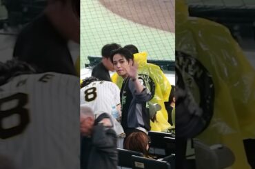 甲子園見渡して手を振ってくれる祥生くん #JO1 #大平祥生