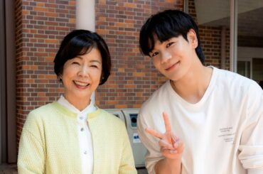 JO1・豆原一成、“国民の孫”スマイル炸裂！市毛良枝との仲良しオフショット公開　『富士山と、コーヒーと、しあわせの数式』メイキング映像