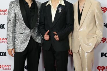 iHeartRadioCA Twitter Update with Sho, Ren & Junki (260327) - Photos @ iHeartRadio Music Awards Red Carpet