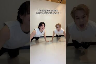 #JO1 | ‘SAKURA’ Finding the perfect beat to hit push-ups to💪 #JO1_SAKURA #佐藤景瑚 #KEIGO #豆原一成 #MÁME
